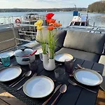 Botel Hausboot Traumzeitboot Helmut - Exklusiver Festlieger In Perfekter Lage Am Scharmuetzelsee Bad Saarow