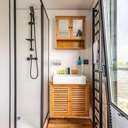 Traumzeitboot Helmut - Exklusiver Festlieger In Perfekter Lage Am Scharmuetzelsee *