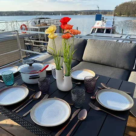 Botel Traumzeitboot Helmut Auf Dem Scharmuetzelsee Bad Saarow