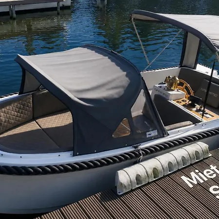 Hausboot Traumzeitboot Helmut - Exklusiver Festlieger In Perfekter Lage Am Scharmuetzelsee