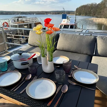 Hausboot Traumzeitboot Helmut - Exklusiver Festlieger In Perfekter Lage Am Scharmuetzelsee Bad Saarow