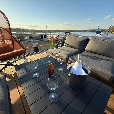 Hausboot Traumzeitboot Helmut - Exklusiver Festlieger In Perfekter Lage Am Scharmuetzelsee * Bad Saarow