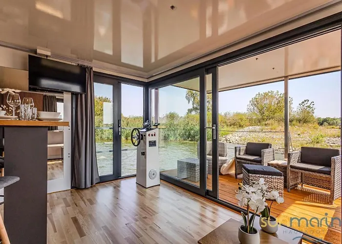 Traumzeitboot Helmut - Exklusiver Festlieger In Perfekter Lage Am Scharmuetzelsee Πλωτό κατάλυμα Bad Saarow