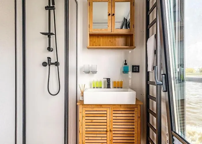 Traumzeitboot Helmut - Exklusiver Festlieger In Perfekter Lage Am Scharmuetzelsee *