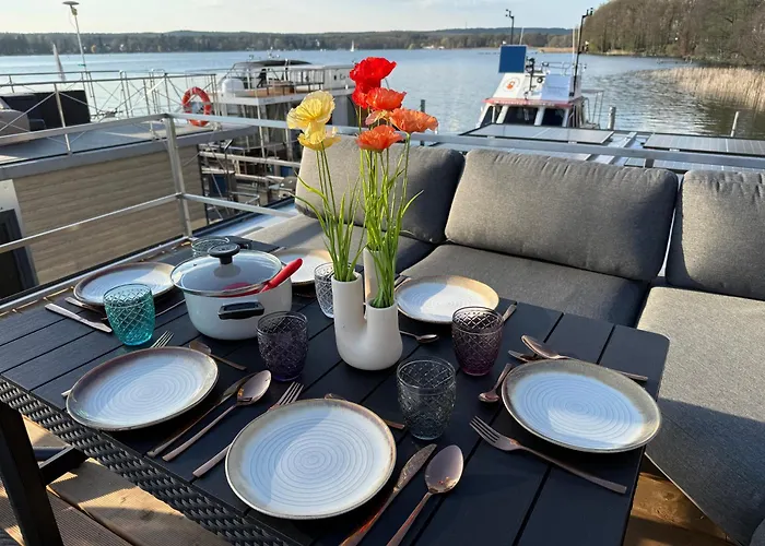 Πλωτό κατάλυμα Traumzeitboot Helmut - Exklusiver Festlieger In Perfekter Lage Am Scharmuetzelsee Bad Saarow